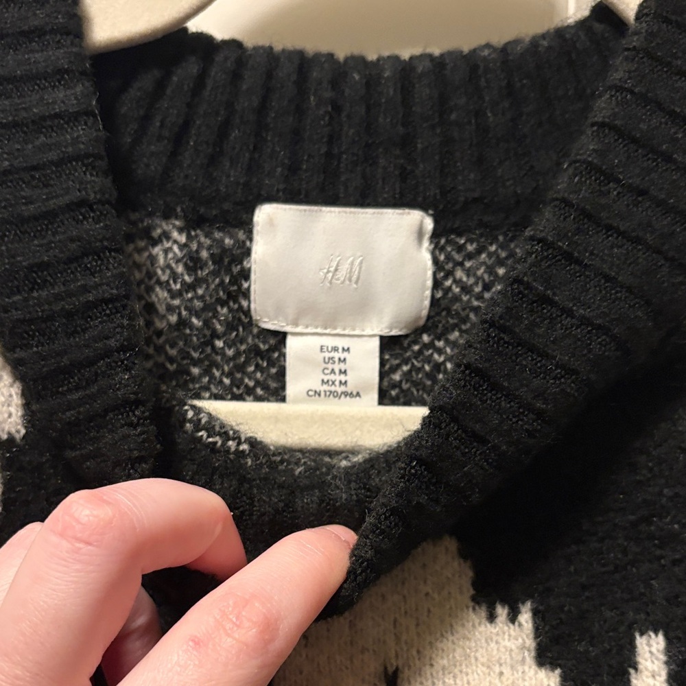 H&M Sweater - Picture 2 of 5